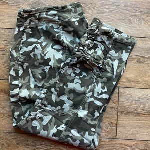 Women’s INC Camo pants